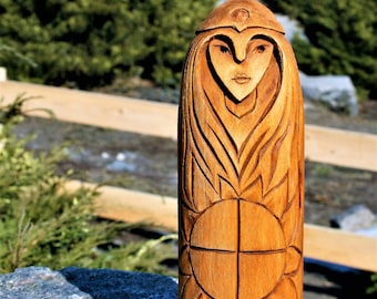 Sunna/Sol Hand-crafted wooden statue / Wooden figurine - Sunna / Scandinavian statues
