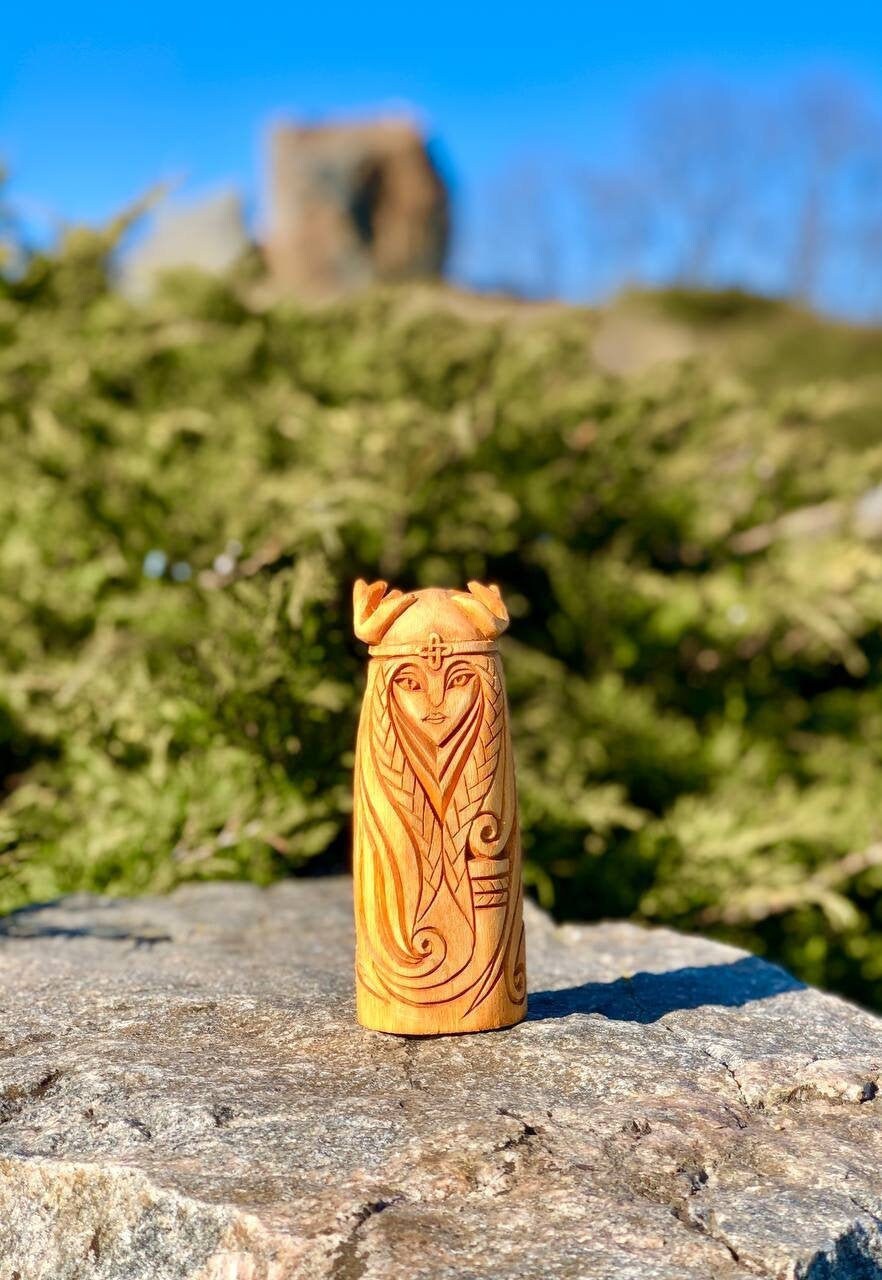 Sif statue, Sif Norse goddess, Sif wooden statue, viking statue, norse gods, norse pagan, asatru