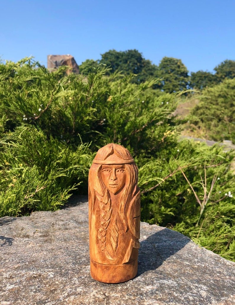 Viking statue Frigg Frigg norse goddess statue