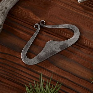 Acendedor de fogo de aço para acampamento forjado à mão, ferramenta de sobrevivência ao ar livre, acendedor de fogo de aço carbono, acendedor de fogo de formato personalizado, ferramenta de acampamento