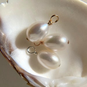AAA weiße Teardrop Perlen-Charms, weiße Süßwasserperlen-Charms für Ohrreifen und Halskette, Tear Drop Perlen-Charms