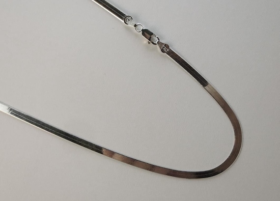 『MEIKO』ASTURIAS Herring bone GC Lusso Siena Herringbone Laminate Flooring: Shop Now 『MEIKO