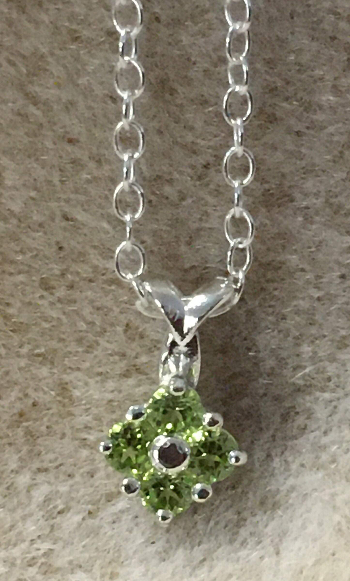 Collier Fines Perles De Péridot De Myanmar Avec Chaîne Acier, Femme