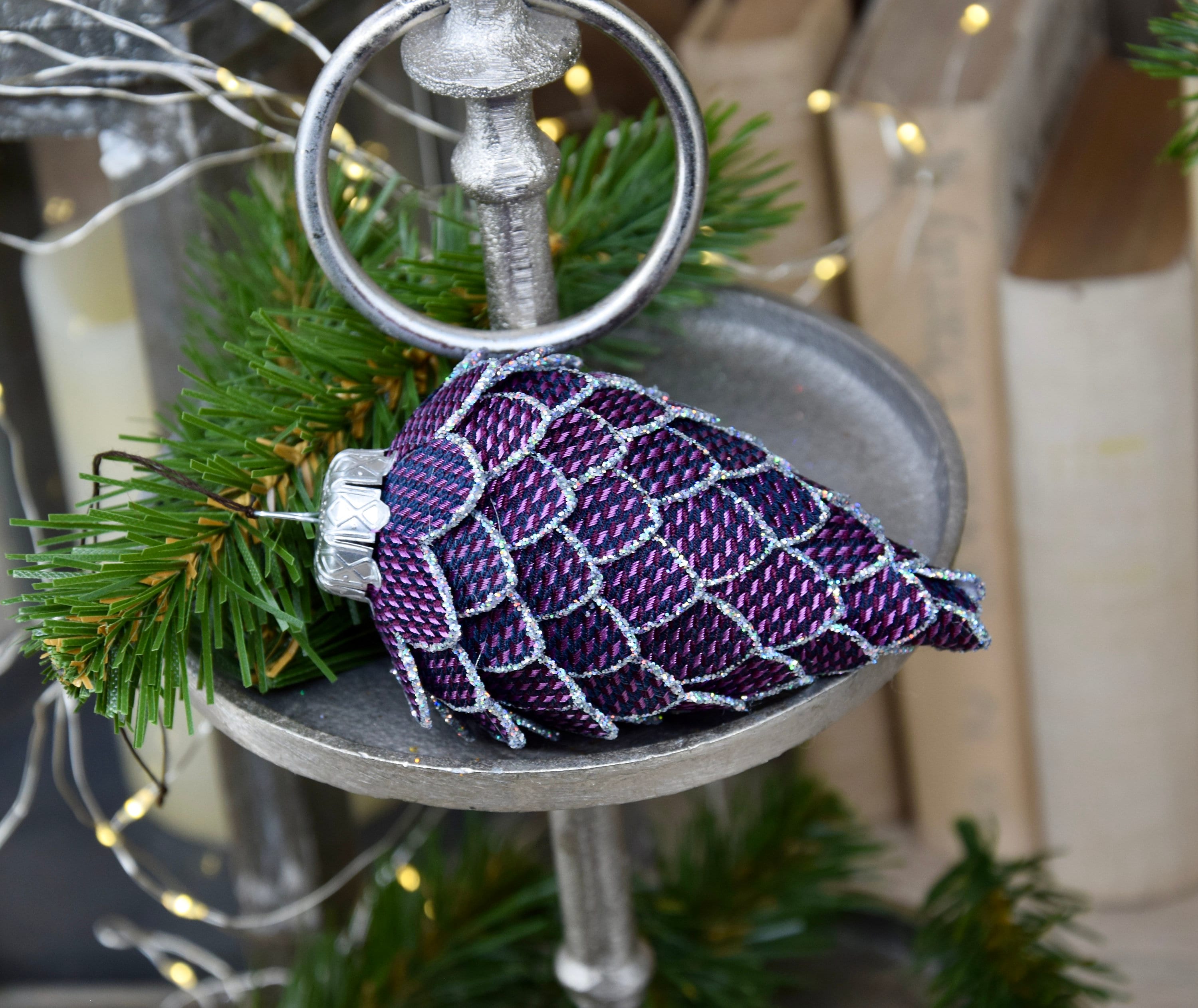 Purple Christmas Decorations  Arbol de navidad morados, Navidad púrpura,  Ornamentos de navidad