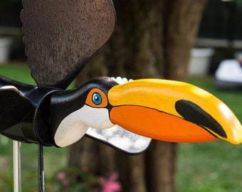 WHIRLIGIG TOUCAN - flower ornament