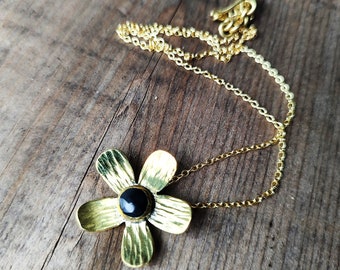 Wild flower - Brass and bone necklace