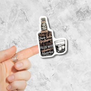 Er bestaat niet zoiets als een lege fles whisky mat vinyl sticker