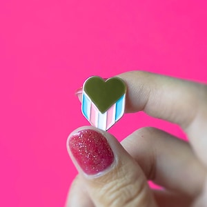 Subtiele Trans Pride-speld gouden hart Transgender Pride-badge — minimalistische Pride LGBT-regenboogbadge Gay emaille pins Pride-accessoire