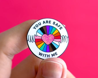 LGBT Verbündeter Sie sind sicher mit mir Subtle Pride Pin — Schwul Lesben Bisexuell Regenbogen Queer Abzeichen Lesben Schwuler Trans Emaille Pin Accessoire Dezent