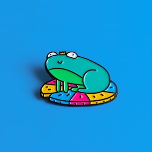 Pansexual Pride Pin Subtle Frog Pride Badge — Minimalist Pride LGBT Pan Frog Badge Lesbian Gay Transgender Enamel Pin Subtle Pride Accessory