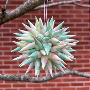 Ornamento a stella polacco Jeżyki moderno decoro natalizio per le feste grazioso motivo pastello ottimo regalo per amici famiglia colleghi insegnanti