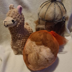 Bird nest material, Alpaca fleece, Alpaca fiber, Wool, Bird house, Bird nest, Outdoor decor, Garden decor, Alpaca, Bird