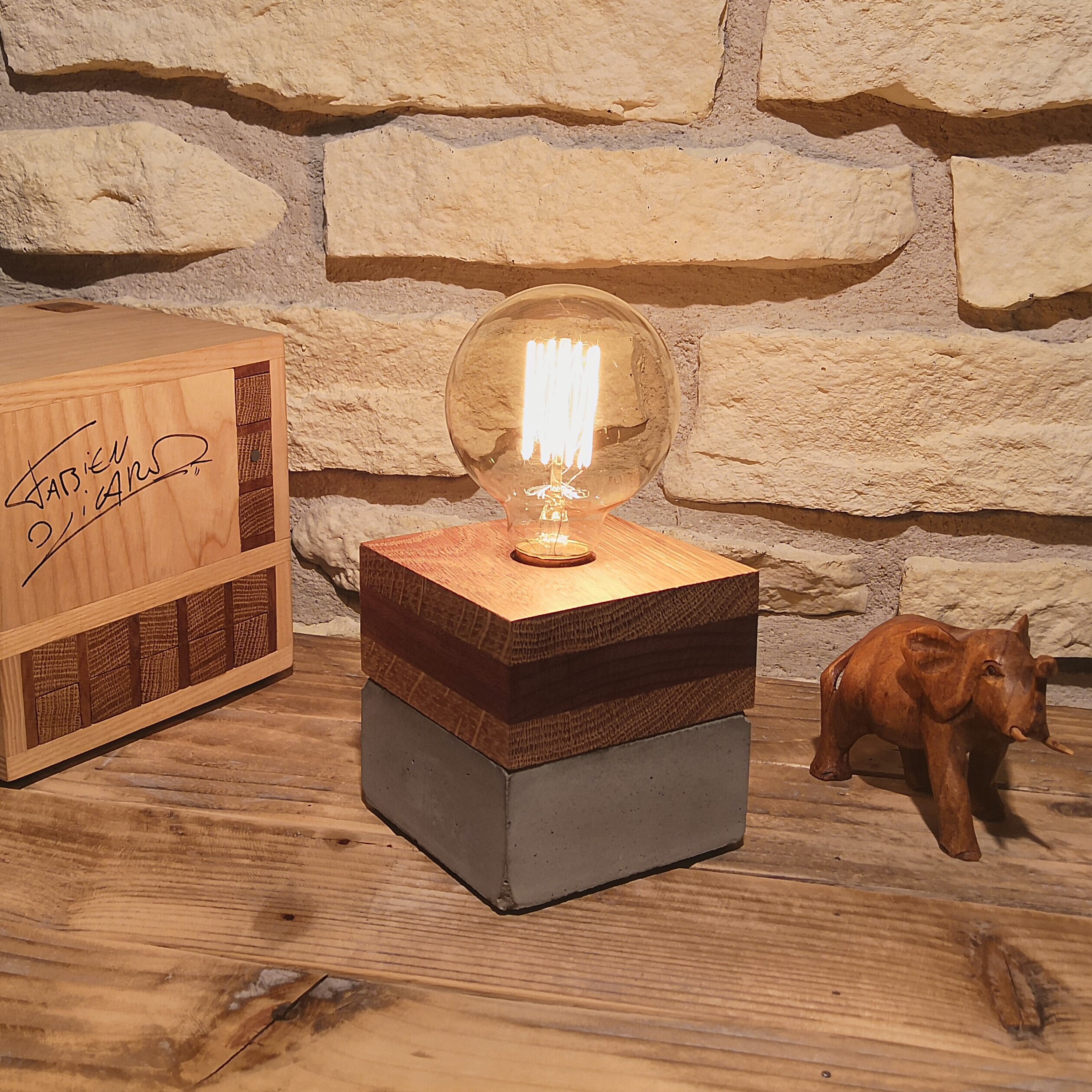 Lampe de Table en Béton et Bois, Ampoule Edison