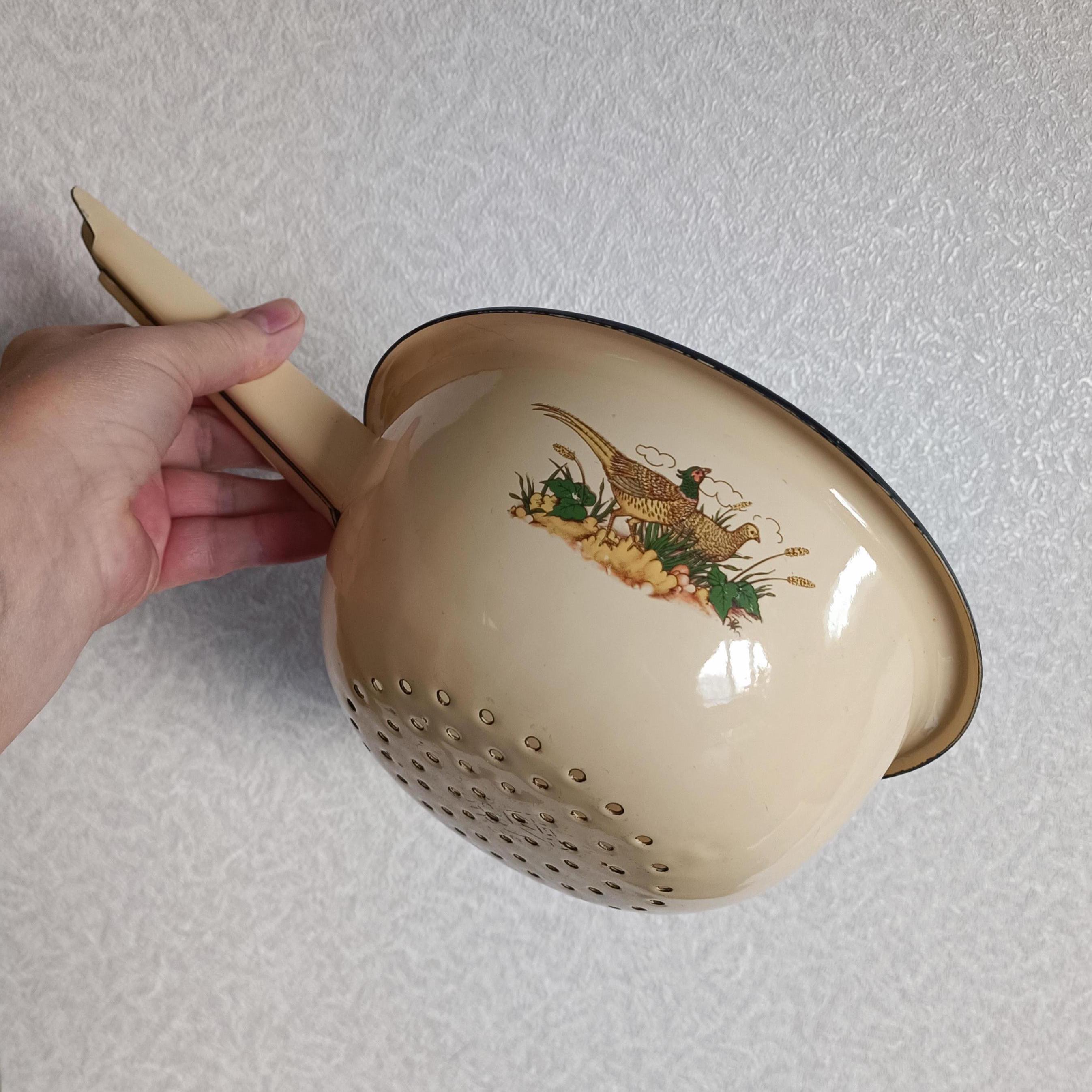 Cruche ancienne française en terre cuite à intérieur émaillé jaune