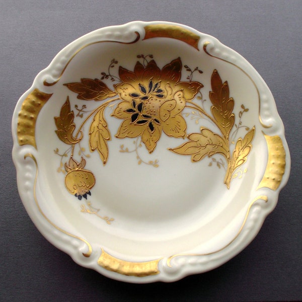 Oscar Schlegelmilch Handarbeit. Vintage German Dessert Plate. porcelain plate ivory color. Golden flowers Hand painted Made 1930 Collectible