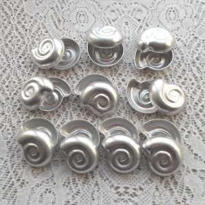 Vintage Aluminum Shell Baking Molds – Set of 20, USSR 1970s
