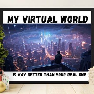 以下が含まれることがあります： 夜の街並みを写した額装されたプリント。プリントの下部に「MY VIRTUAL WORLD IS WAY BETTER THAN YOUR REAL ONE」というテキストが印刷されています。
