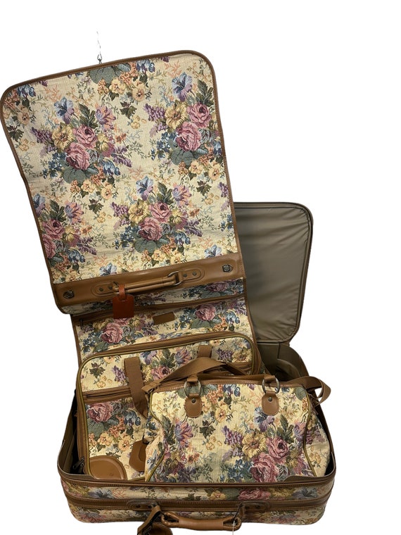 Verdi Travelware luggage set yellow floral tapest… - image 2