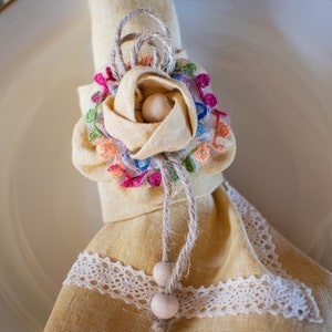 Senf Serviettenringe, handgemachte gelbe Blumenserviettenringe, Bauernserviettenringe, shabby Serviettenhalter senfgelb