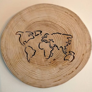 Mapmonde planisphere - Raw fir wood sculpture. Wall decoration