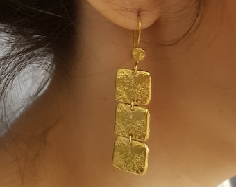 Brincos pendentes retangulares martelados banhados a ouro 18K, brincos geométricos.