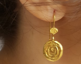 Disc dangle earrings, minimalist coin drop earrings, hammered gold earring, unique gifts for women