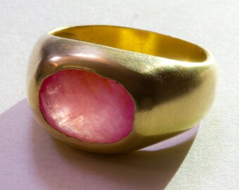Large Ruby Ring, Oval Red Ruby Gold Signet Ring in 18k gold, Natural Red/Pink Ruby, Women's Signet Ring