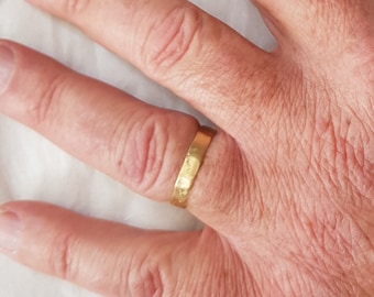 Men's Gold Wedding Band, 18k Solid Gold Ring, 4mm Hammered Gold Ring, Textured Wedding Band, Unique Wedding Band, Rough Classic Gold Ring