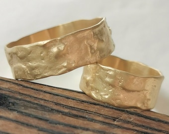 18 Gold Wedding Ring Set, His and Hers Wedding Bands, Matching Gold Wedding Rings, Textured Gold Wedding Band, Handmade Gold Cigar Band Ring
