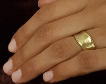 14K Gold Rustic Women Wedding Band - Simple Wide Wedding Ring