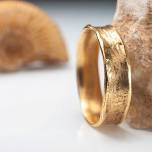 Custom Organic 18K Solid Gold Men’s Wedding Band, Hammered Rustic Ring ...