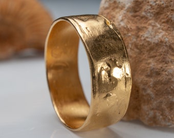 Cigar Band Ring For Men, 14k Gold Hammered Wedding Ring Men / Women 8mm Wide