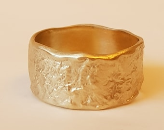 18K Gold gehämmerter Goldring, breiter Goldring, dicker Bandring, strukturierter Goldring, organischer Goldring für Frauen, Statement-Goldring