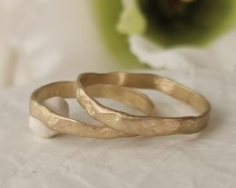 18kGold His and Hers Matching Wedding Bands, Slim 3mm Rustic Organic Gold Hammered Matching Rings