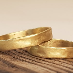 18K Gold Ehering Set, Passende Seine und Ihr Eheringe Set, 4 mm Gehämmerte Gold Eheringe, Handgemachte Gold Ehering Set