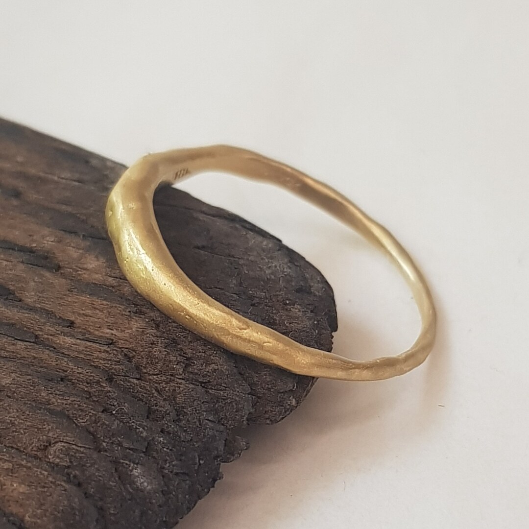 18k Minimalist Wedding Ring for Men, Solid Gold Hammered Wedding Band ...