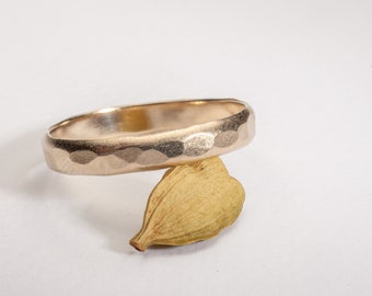 14k Slim Faceted White Gold Band, Hammered Texture Unisex Wedding Ring, Minimalist Geometric Handmade Jewelry Gift