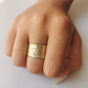Women&#39;s Wide 12mm Wedding 14k Gold Band With Textured Surface