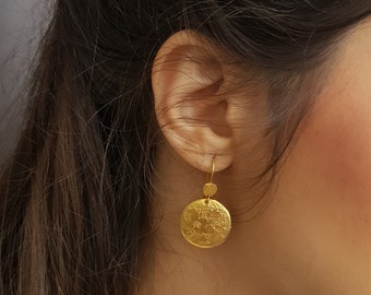 Hammered Gold Disc Earrings, Minimalist Gold Dangle Earrings, Gold Drop Earrings