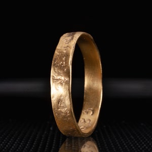 14K gehämmerter Ehering für Männer, mattes Goldband, Herren-Gold-Ehering, einzigartiger strukturierter Goldring für Männer, 4 mm breit