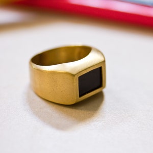 Man Onyx Cushion Ring, Black Onyx Signet Ring, unisex Onyx Wedding Ring, Minimalist Men Ring, Modern Men Ring, Men Gift image 4