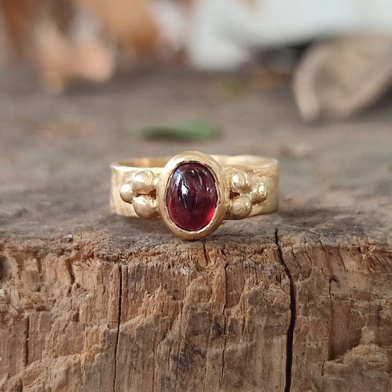 18K Wide Hammered Ring Ruby Recycled Gold - MNOP Jewelry