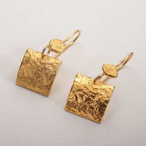 18k Solid Gold Earrings, Small Square Hammered Gold Earrings, Women&#39;s 18k Gold Earrings, Textured Gold Earrings, Handmade Gold Earrings
