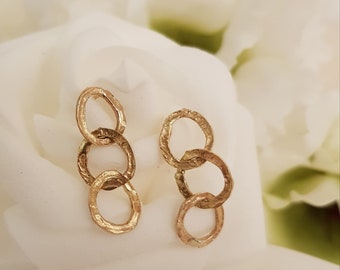 Handgemachte Goldohrringe, Gehämmert 18k Gold Creolen, Drei kleine Kreis Goldohrringe, Minimalist Style Einzigartige Ohrringe