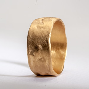 Women&#39;s Hammered Gold Wedding Band, 18k Wedding Ring For Women, Wide Gold Band Ring, Textured Gold Wedding Band, Handmade Wedding Gold Ring