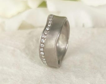 14K White Gold 6mm Wedding Band With 20 Diamonds