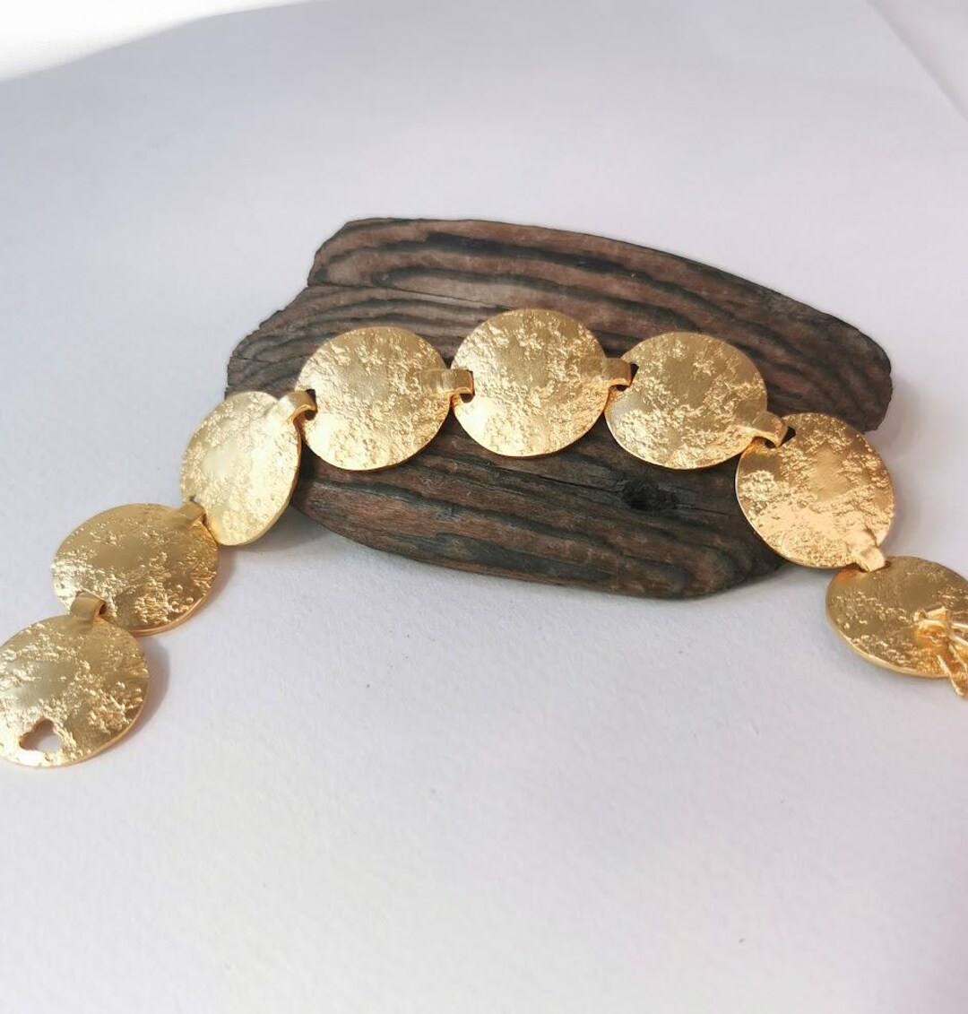 GOLD MOLTEN DROPLET DISC STRETCH BRACELET