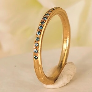 Blue Diamond Stacking Gold Band Ring, Gold Slim 2mm Infinity Blue Diamond Engagement & Stacking Band. 18k Gold Diamond Pave Band