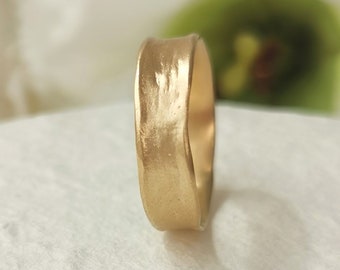 Textured 18k Solid Gold Men's Wedding Band, Hammered Ancient Style Gold Ring, Unique Handmade Custom Men's Ring