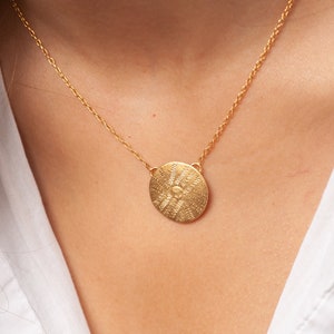 Engraved 18K Solid Gold Circle Pendant, Geometric Coin 14K Gold Women’s Medallion Necklace, Gold Coin Jewelry For Women
